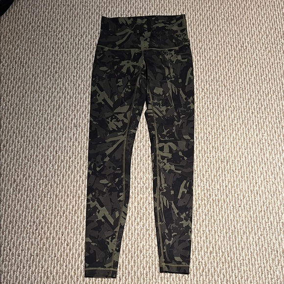lululemon athletica Women's Leggings - Black Green Camouflage - Picture 5 of 7